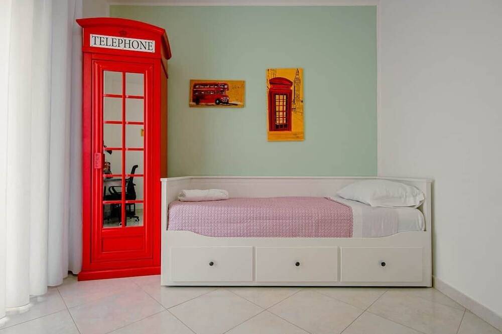 Apartamento entero, 4 km from Airport, Private parking • Elowen in Casavatore, Provincia de Nápoles