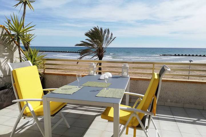 Appartement de vacances pour 4 personnes, avec balcon ainsi que jardin et piscine