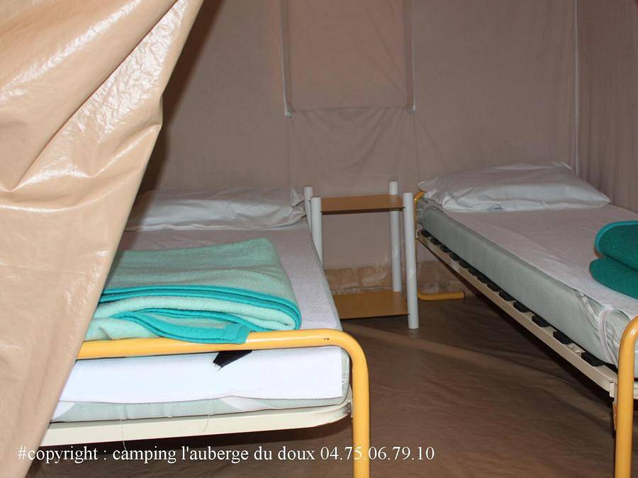 Camping Les Berges du Doux - Bungalow toilé 4 personnes - sans sanitaires in Colombier-le-Vieux, Région de Tournon-sur-Rhône