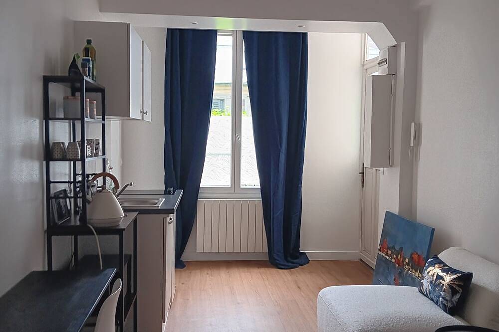 Ganze Wohnung, Charming studio in the heart of the historic Versailles district in Versailles, Yvelines