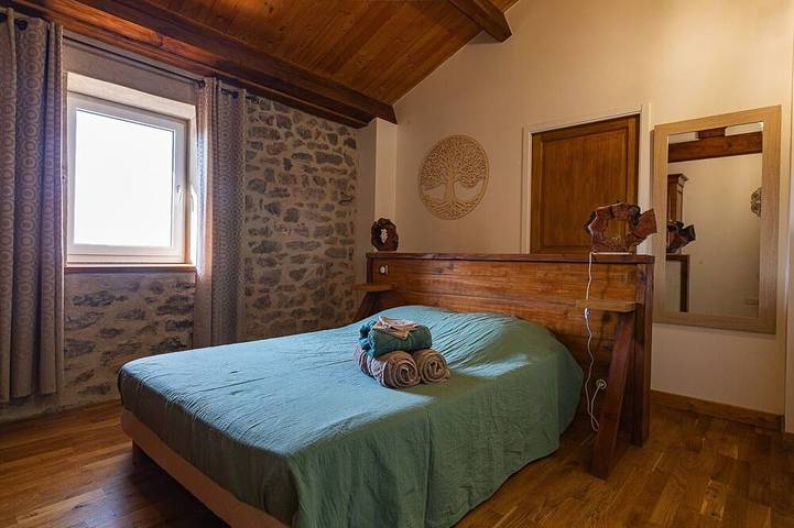Location de vacances pour 2 personnes, avec Jardin à Saint-Julien-Labrousse