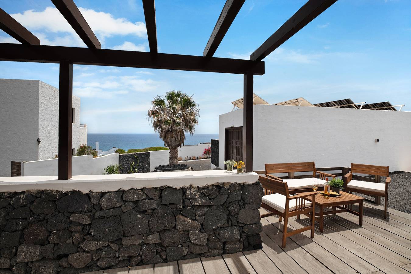 Maison de vacances 'Playa Marina Eco Bungalow Ocean' avec vue sur la mer, piscine commune et Wi-Fi in Haría, Lanzarote