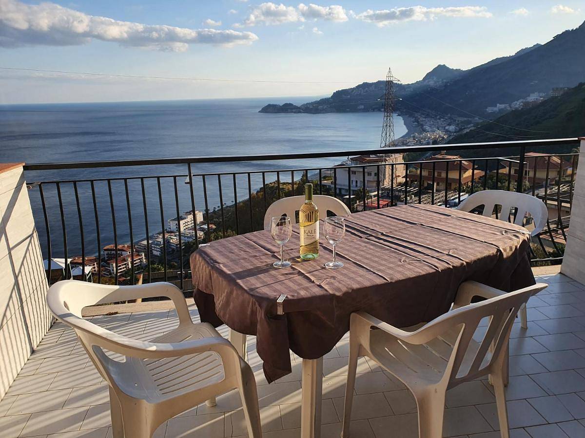Ganze Wohnung, Apartment with Sea View in Letojanni, Messina Provinz