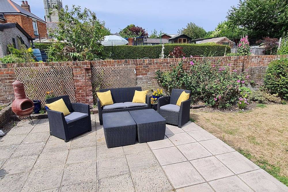 Apartamento entero, Charming 2-Bedroom Cottage with Garden, Conservatory & Castle Views – Near Newport in Newport (Isla de Wight), Isla de Wight