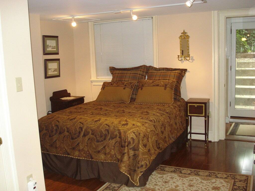 Fantastisches Historisches Englisches Untergeschoss Apt - Prime Capitol Hill Lage! in Capitol Hill, Washington D.C.