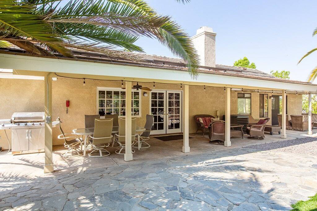 Große Familientreffen? Haben Sie sie alle unter einem Dach in dieser wunderschönen Umgebung in Lake Elsinore, Riverside County