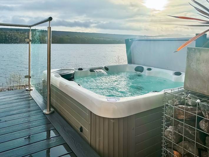 Log cabin for 2 people, with Garden in Loch Ness