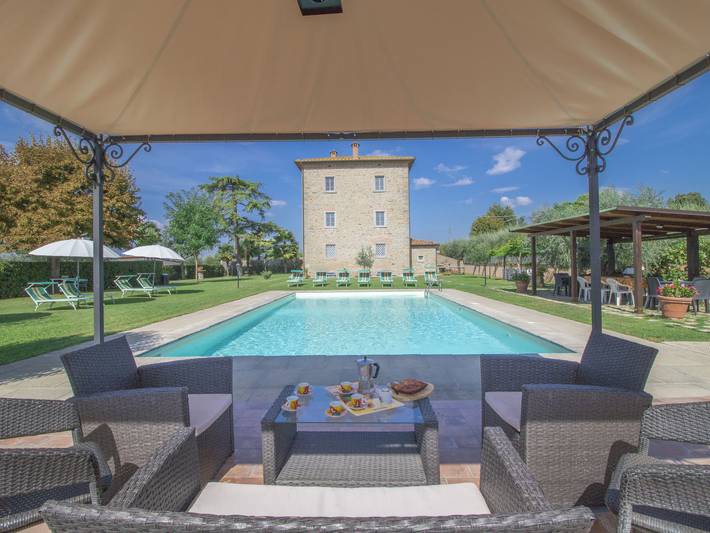 Casa de vacaciones para 20 personas, con jardín además de balcón y vistas - 1