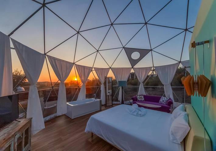 Tienda para 2 personas, con Terraza y Jardín además de Piscina y Vistas en Estremoz