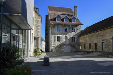 Gîte pour 15 personnes, avec jacuzzi et terrasse dans le Doubs