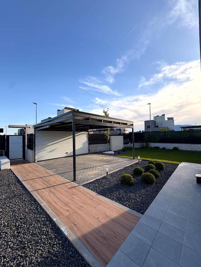 Location de vacances pour 8 personnes, avec Balcon et Terrasse ainsi que Jardin et Piscine à Guadarrama - 3
