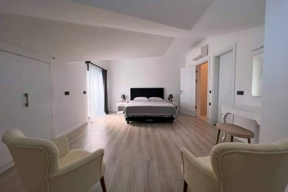 Fantastic 3-bedroom villa with Ac in sunny Antalya in Kemer, Provincia de Antalya