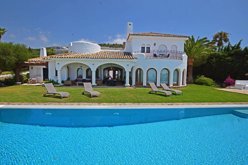 Acogedora villa con estilo andaluz. Free Wifi in Playa de los Alemanes, Tarifa