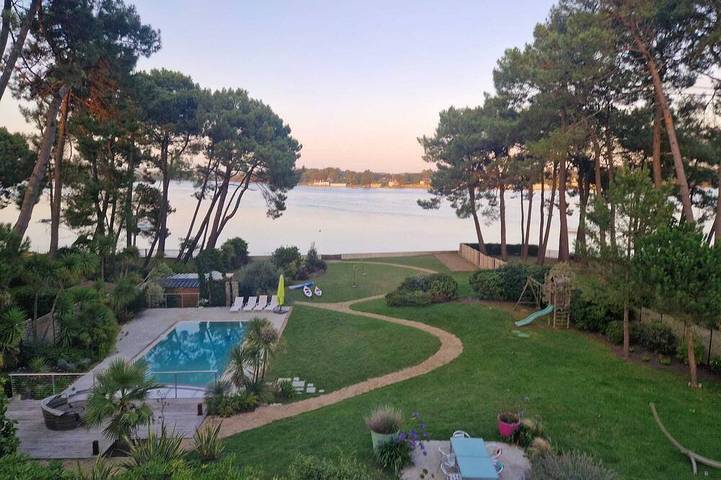 Location de vacances pour 12 personnes, avec sauna ainsi que jardin et jacuzzi à Locoal-Mendon