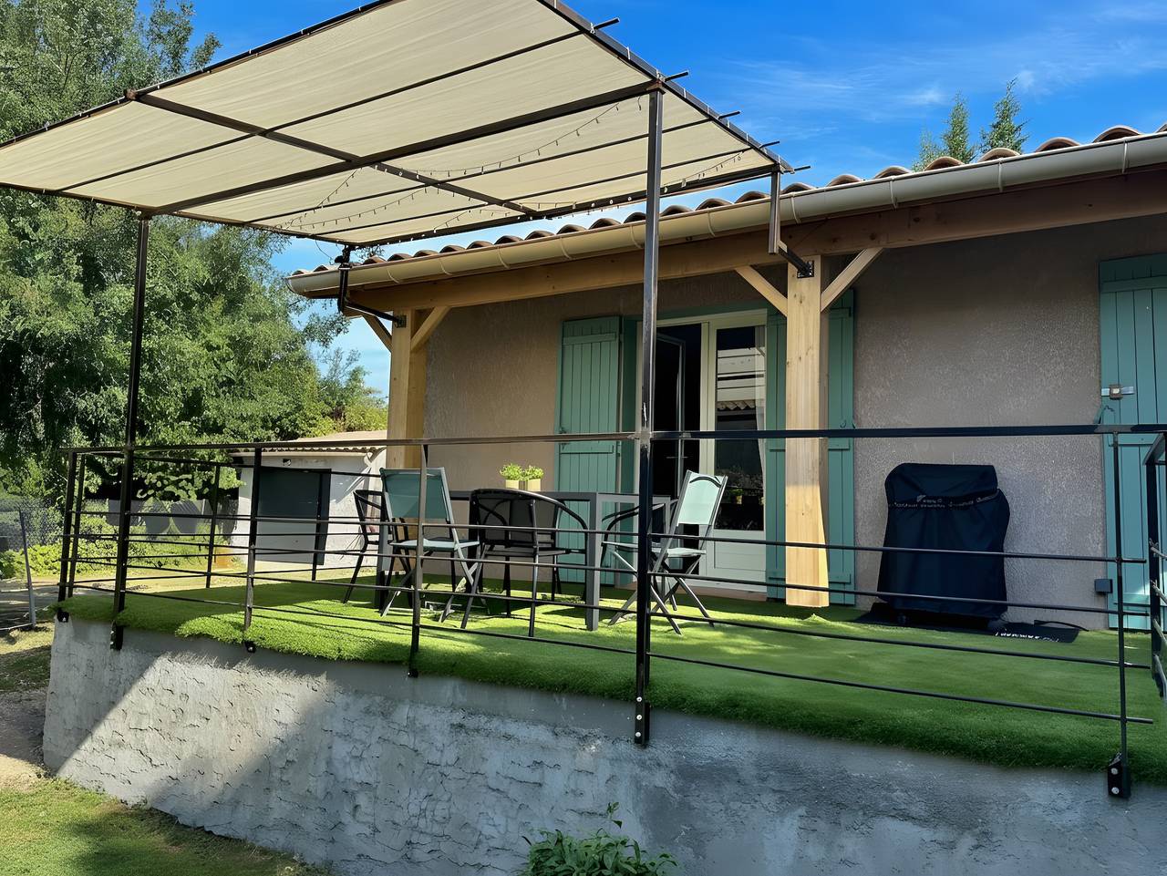 Mazet rénové avec terrasse privée, climatisation et Wi-Fi en Provence in Courthézon, Vaucluse