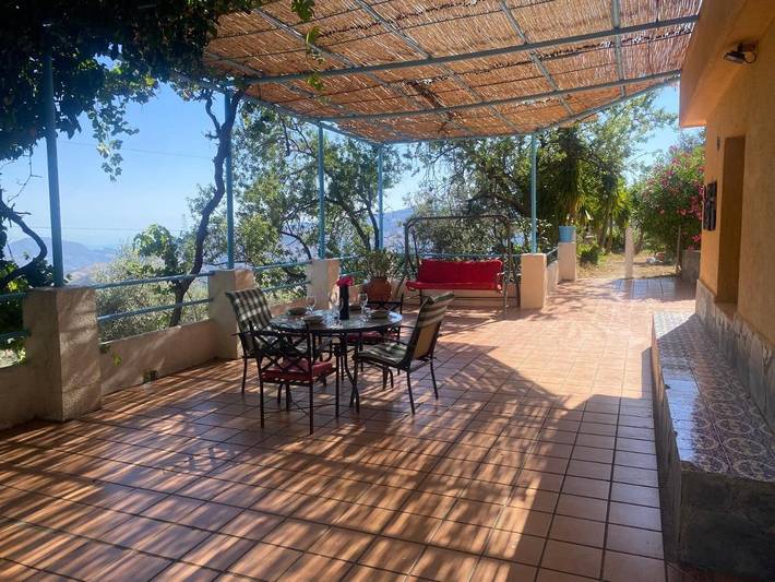 Apartamento para 8 personas, con piscina y jardín además de vistas y vistas al lago en Lanjarón