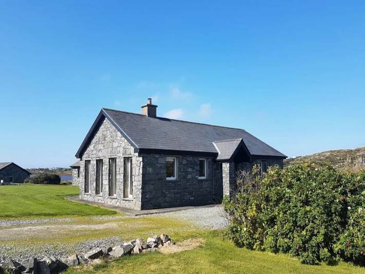 Holiday rental for 6 people, with garden, child-friendly in Ballyconneely
