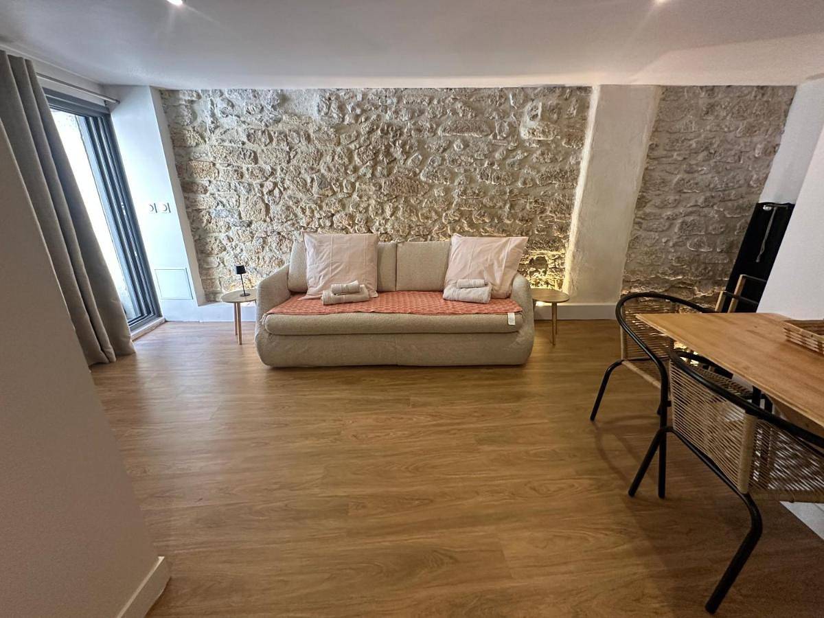 Appartement entier, Balaruc Le Vieux Superbe studio dans maison médiévale avec terrasse et vue lagune de Thau in Balaruc-le-Vieux, Côte méditerranéenne (France)