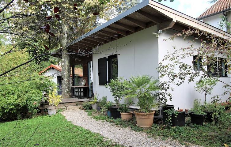 Gîte pour 4 personnes, avec Terrasse et Jardin à Tassin-la-Demi-Lune