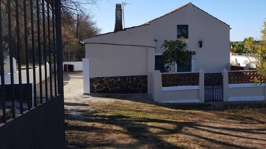 Casa rural para 13 personas, con jardín además de piscina y vistas, Familias con niños en Vega del Guadalquivir