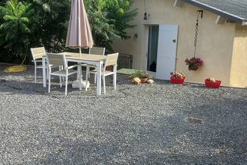 Location de vacances pour 4 personnes, avec terrasse à Curvalle