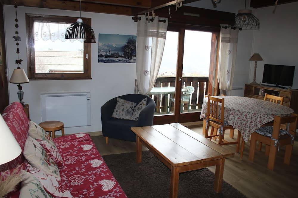 Entire apartment, Apartment sleeps 6 with mezzanine in Combloux, Pays du Mont-Blanc