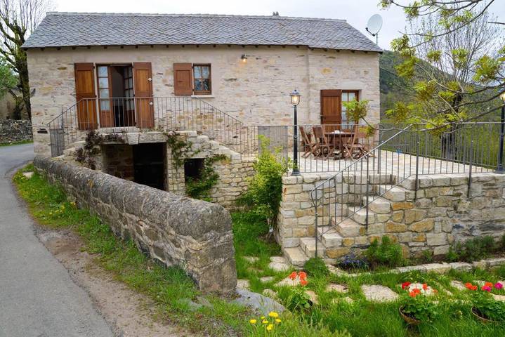 Gîte pour 5 personnes, avec jardin à Le Pompidou