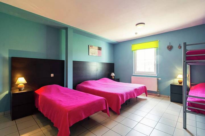 Location de vacances pour 32 personnes, avec jacuzzi et jardin ainsi que sauna et terrasse à Léglise - 2