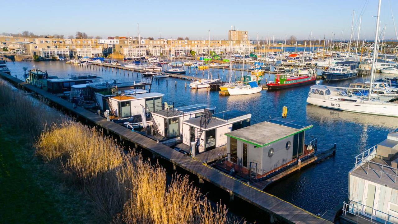 Luxurious waterloft near beach and centre by Weltevreden Experience in Zeewolde, Flevoland