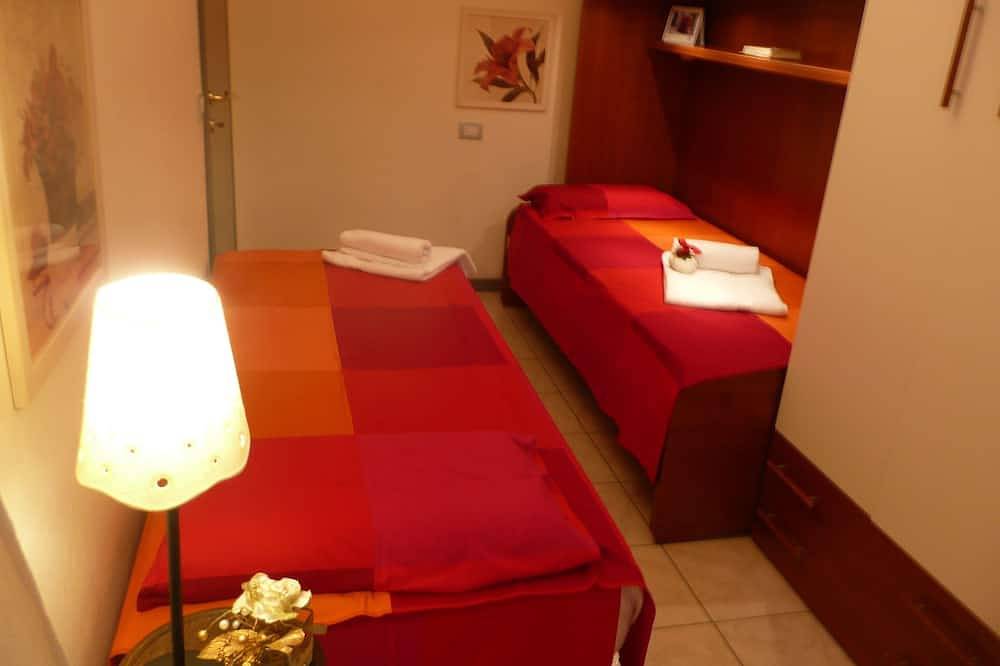 Ganze Wohnung, Atemberaubende Aussicht, moderne, helle Wohnung mit Balkon, Garten und Pool in Sala Comacina, Sala Comacina und Umgebung
