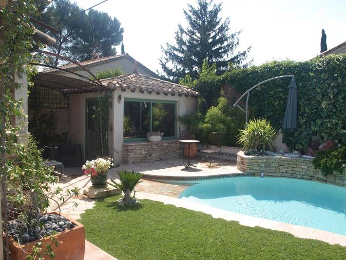 Location de vacances pour 6 personnes, avec piscine et jardin à Les Angles (Gard) - 2