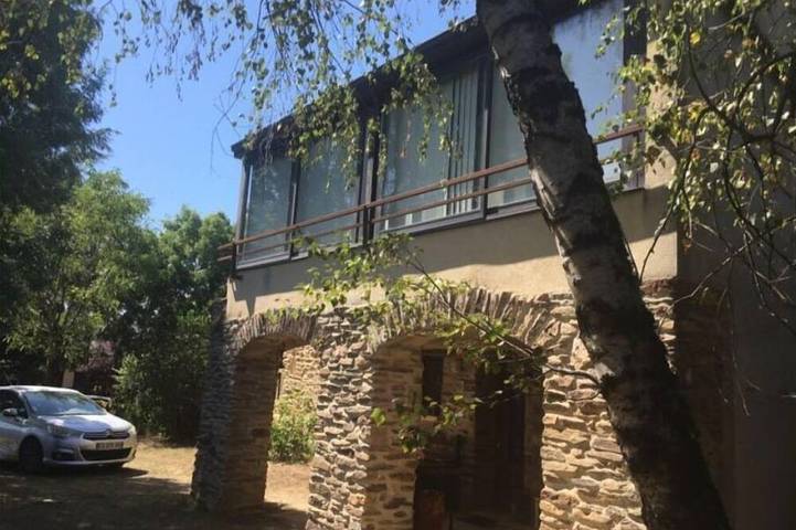 Gîte pour 5 personnes, avec jardin à Quins