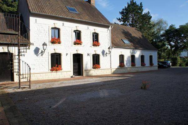 Location de vacances pour 12 personnes, avec terrasse à Menneville