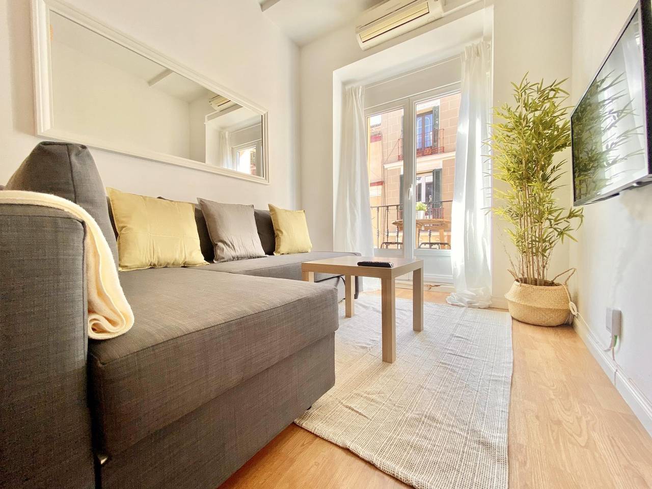 Entire studio, Charming Vaverde Malasaña - Cozy Apartment in Centro (Madrid), Madrid