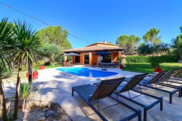 Location de vacances pour 8 personnes, avec piscine et jardin, adapté aux familles à Ventabren