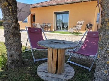 Gîte pour 5 personnes, avec terrasse ainsi que jardin et piscine dans Étrez