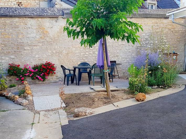 Charmantes Ferienhaus in Pouilly-sur-Loire mit Klimaanlage und Parkplatz in Pouilly-sur-Loire, Loire-Tal