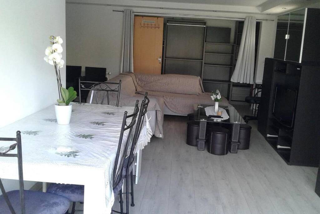Appartement entier, Appartement au rez de jardin in Morangis, Essonne