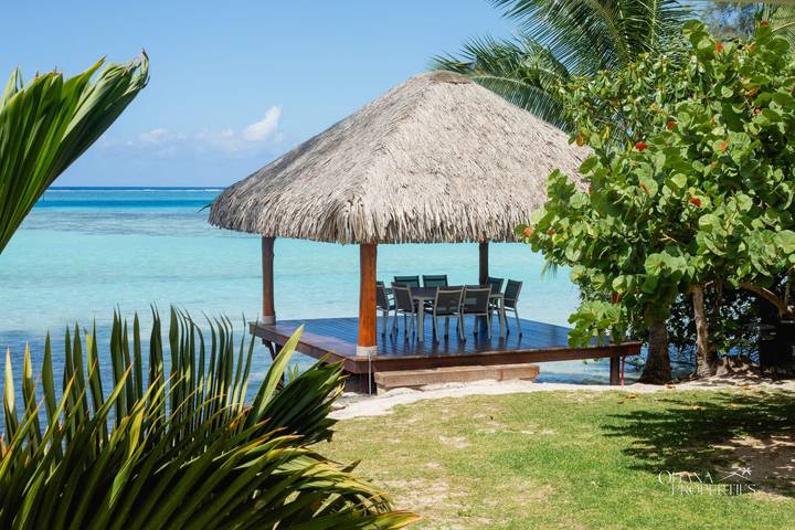 Villa Tehani in Tiahura in Haapiti, Mo'orea