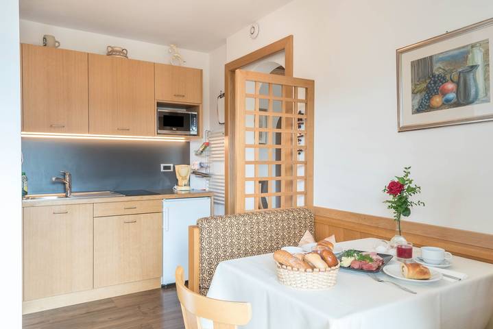 Hel lejlighed, Apartment "Haus Sonnegg - Sunset" with Mountain View, Wi-Fi, Terrace and Garden in Albions, Lajen