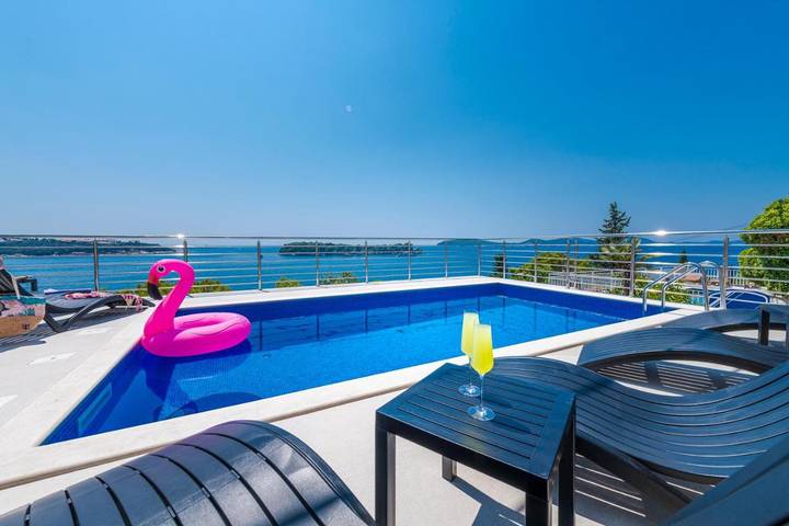 Ferienwohnung für 4 Personen, mit Garten und Ausblick sowie Pool - 1
