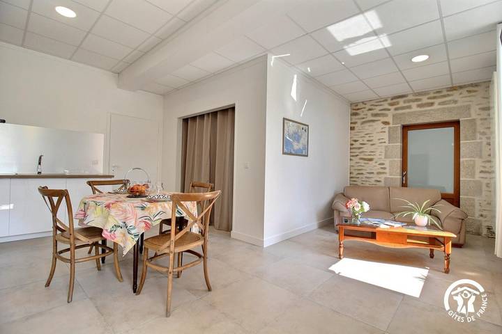 Maison de vacances pour 2 personnes, avec Terrasse ainsi que Jardin et Vue à Theix