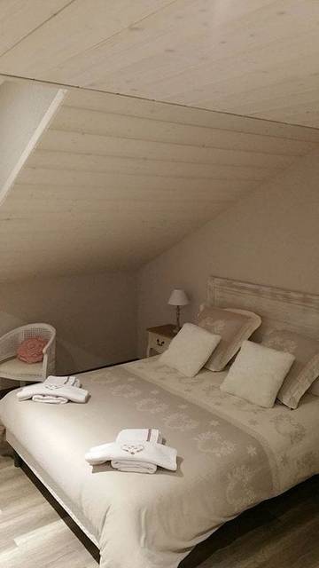 Chambre d’hôte pour 5 personnes, avec vue sur le lac dans le Doubs
