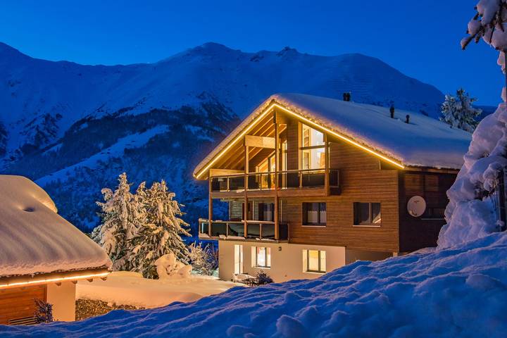 Ferienwohnung für 4 Personen, mit Balkon und Terrasse sowie Garten im Wallis