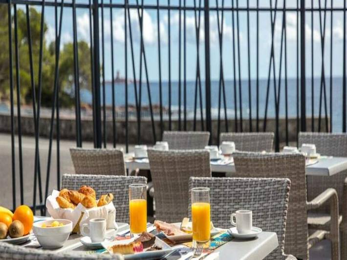 Gîte pour 6 personnes, avec piscine et terrasse, animaux acceptés dans Plage de Boulouris