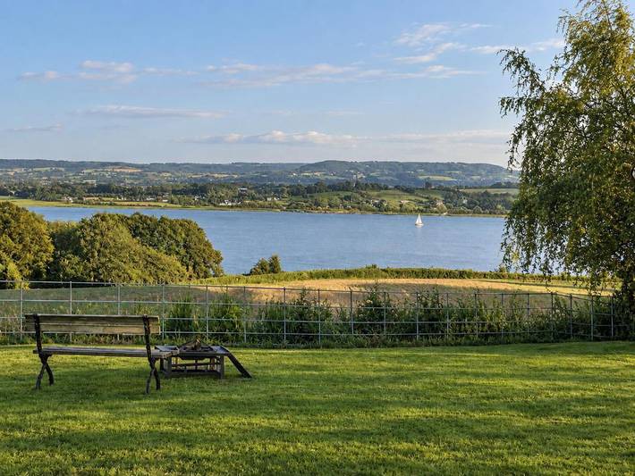 Glamping for 3 people, with Hot tub and Terrace as well as Garden and Lake view in Forest of Dean