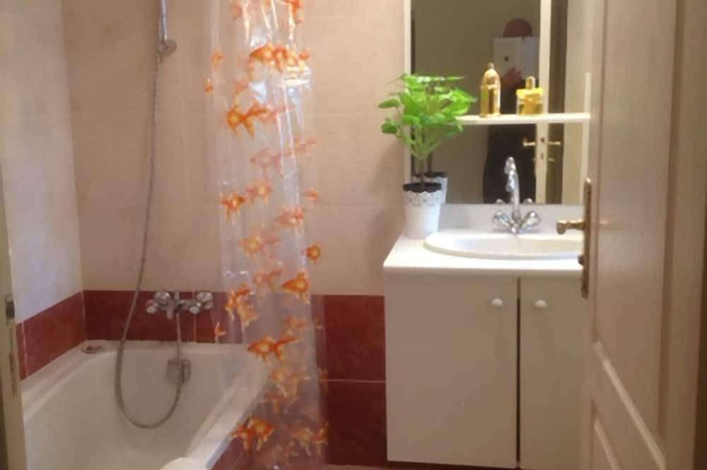 Appartement entier, 4pers St Raphaël vue mer+Esterel au pied. garage park Wifi Ch+2superposés+canapé in Saint-Raphaël, Massif de l'Esterel
