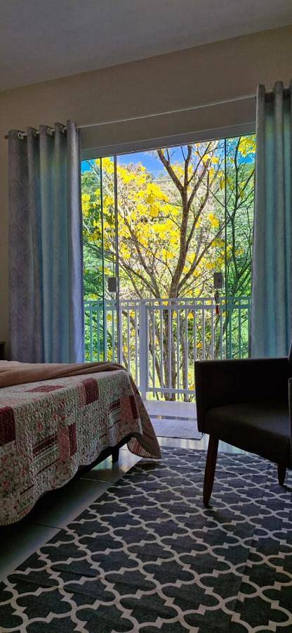 Casas e apartamentos de temporada para 12 pessoas, com jardim e vista, com animais de estimação em Camboriú