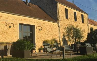 Chambre d’hôte pour 2 personnes, avec vue ainsi que terrasse et jardin à Fontaine-le-Port