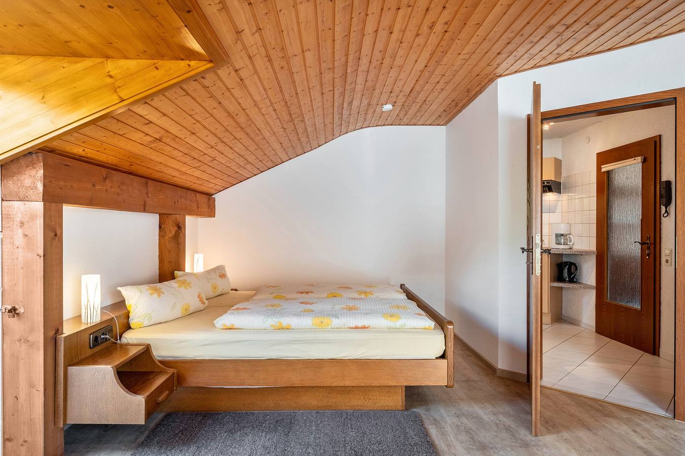 Ganze Wohnung, Ferienwohnung 6 mit Bergblick, großer Balkon und Wlan in Bad Bellingen, Südschwarzwald